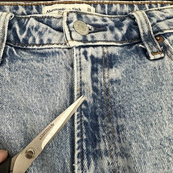 Abercrombie & Fitch The Mom High Rise Blue Jeans Size 28 Distressed Stretch - Picture 9 of 9